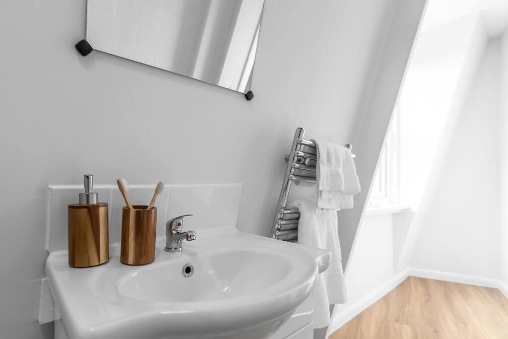 1-Bed Seaside Apartment With Parking Cromer Ngoại thất bức ảnh