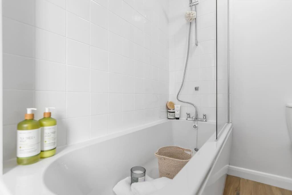 1-Bed Seaside Apartment With Parking Cromer Ngoại thất bức ảnh