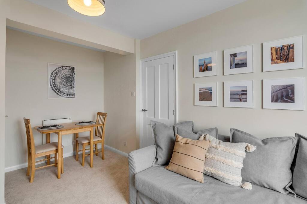 1-Bed Seaside Apartment With Parking Cromer Ngoại thất bức ảnh
